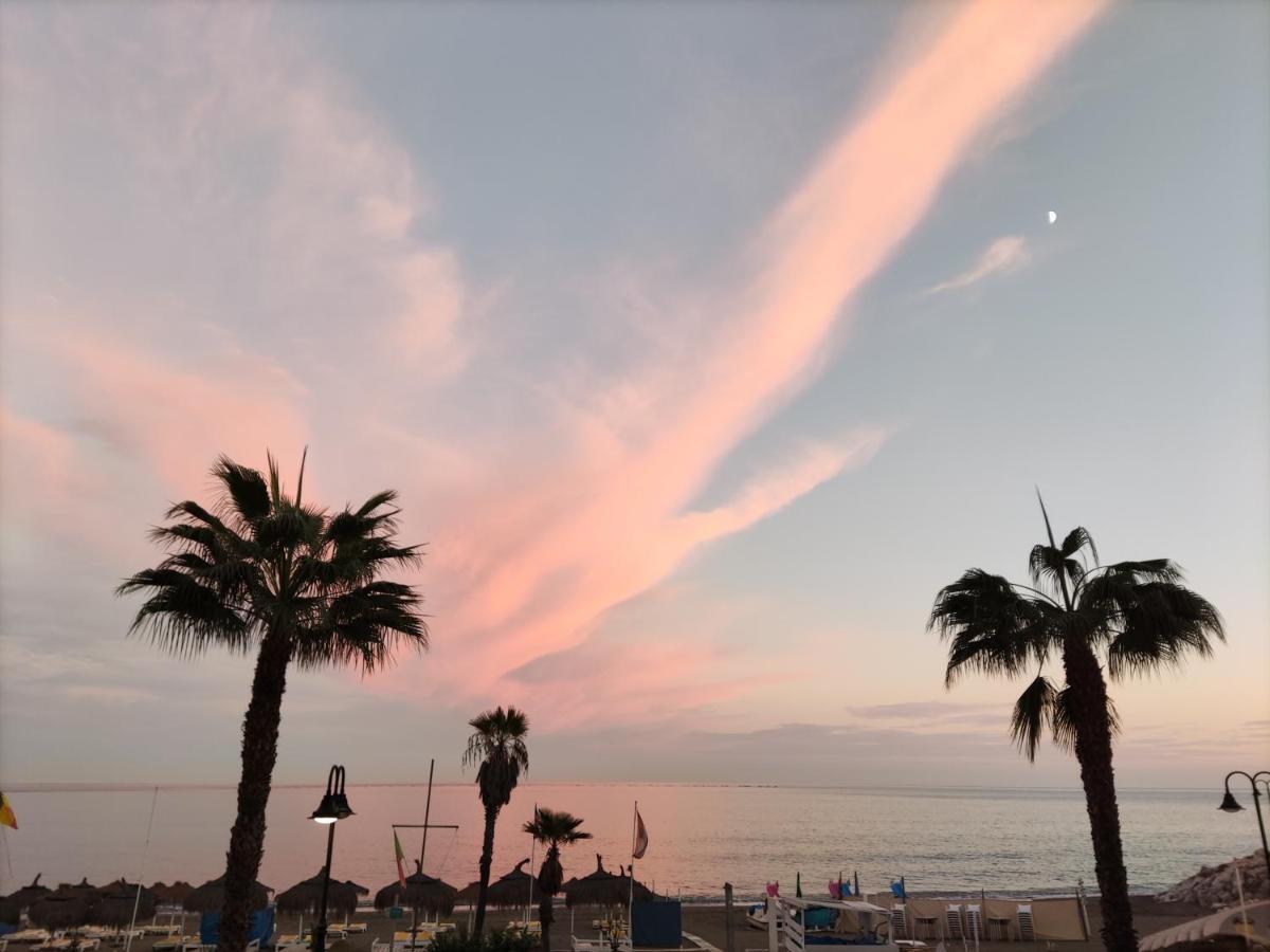 Nuevo Roca Chica, Primera Linea Playa,Torremolinos Kültér fotó