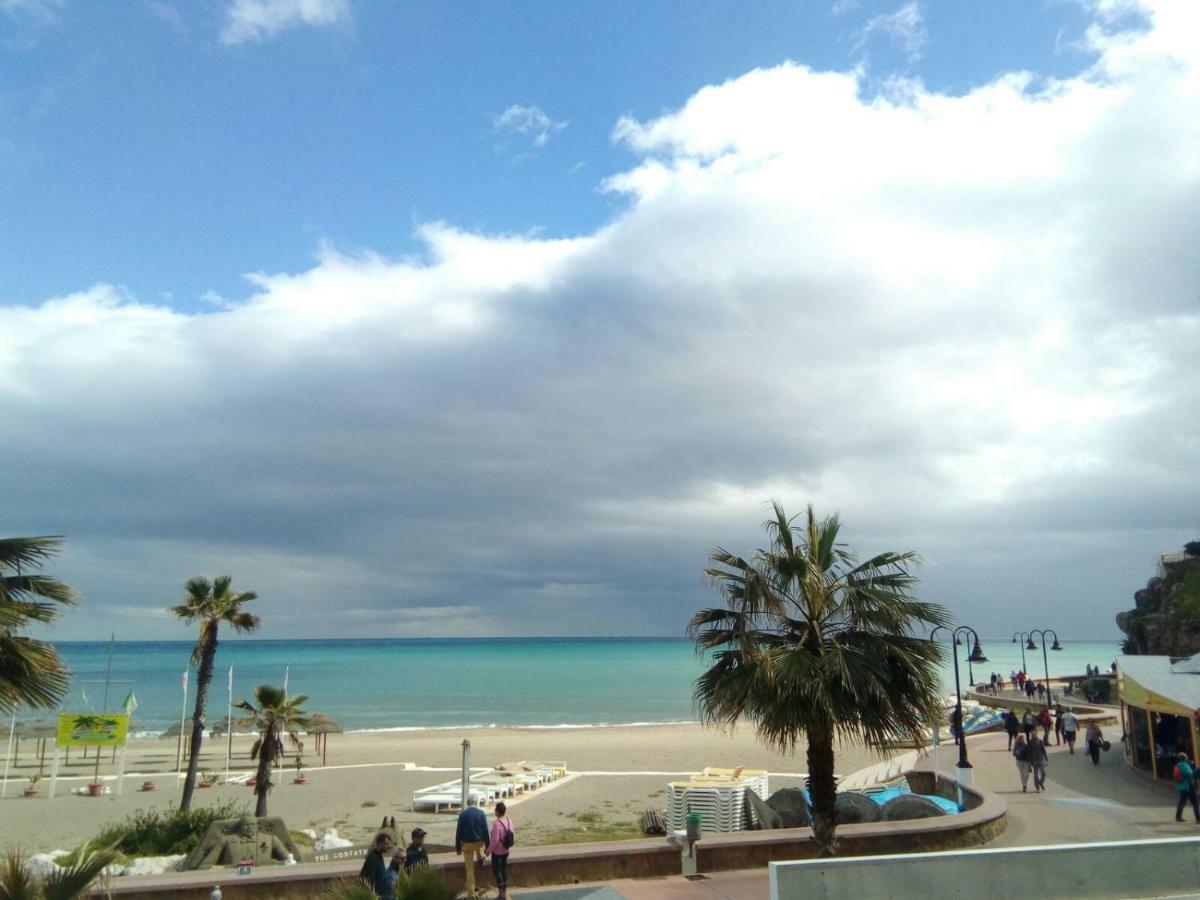 Nuevo Roca Chica, Primera Linea Playa,Torremolinos Kültér fotó